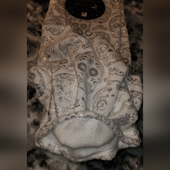 Silver Sugar Skull Throw Blanket - Picture 3 of 3